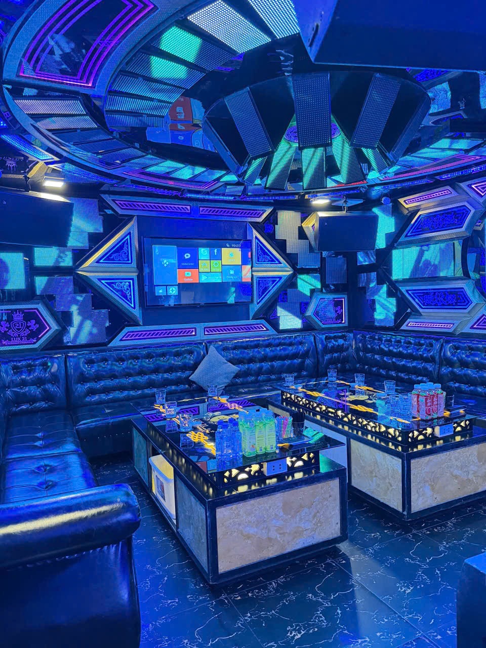 Luxury 21 VIP room
